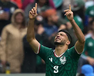 De grave acidente a gol na Copa: a história de superação de Jimenez