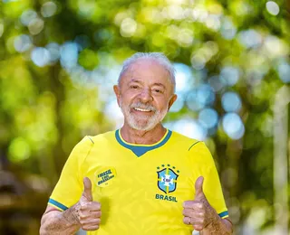 Deputado bolsonarista reage a post de Lula com camisa do Brasil