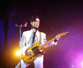Dez anos após sua morte, Prince ganha novo álbum com músicas inéditas