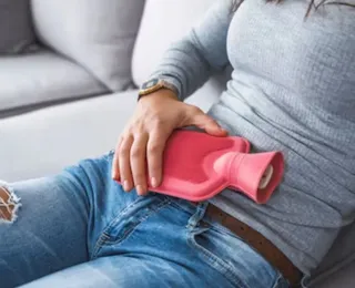 Dores menstruais: 37% das alunas deixam de ir à escola por cólica