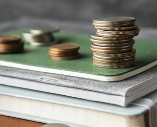 Educação financeira nas escolas vai reduzir dívidas entre jovens; entenda
