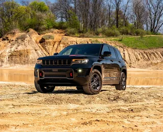 Ele voltou: Jeep Grand Cherokee Trailhawk 2027 estreia com 329 cv