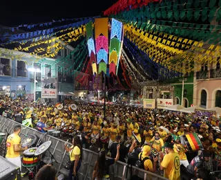 Em clima de Copa, Pelourinho encerra São João com Alceu Valença