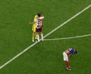 Espanha dá aula de futebol coletivo, elimina a França e confirma força na Copa do Mundo