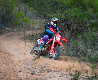 Especialista das motos: conheça o baiano mecânico e piloto de Enduro