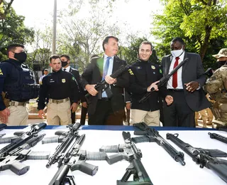 Espingarda registrada no nome de Bolsonaro é apreendida pela PF