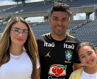 Esposa e filha de Casemiro caem no choro durante gol do Brasil