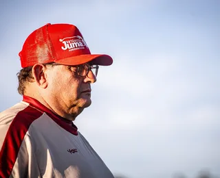 Ex-Bahia, Guto Ferreira perde liderança da Série B após derrota nos acréscimos