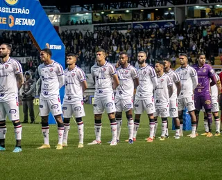 Ex-Vitória decide jogo e tira time da zona de rebaixamento da Série B