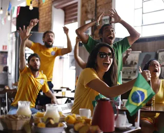 Faltar o trabalho para assistir o jogo do Brasil causa demissão? Veja