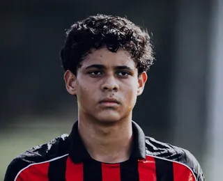 Filho de ex-Bahia, joia de 15 anos do Vitória brilha como artilheiro