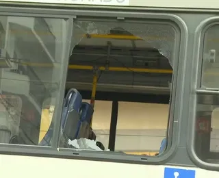 Fonoaudióloga é baleada no pescoço dentro de ônibus durante confronto armado