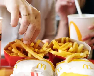 Funcionária do McDonald's revela truques para economizar e viraliza