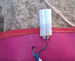 Idosa morre eletrocutada ao mexer em tomada enquanto lavava roupas na Bahia