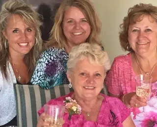 Idosa muda lei de álcool em asilos para beber vinho