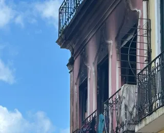 Incêndio atinge casarão no Centro Histórico de Salvador