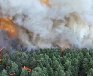 Incêndios matam bombeiros e onda de calor agrava crise na Europa