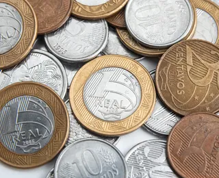 Inflação desacelera para 4,44% em 12 meses e volta à meta antes da eleição