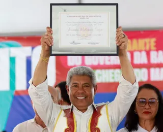 Jerônimo recebe título e anuncia R$ 23 milhões em obra no interior