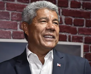 Jerônimo tem candidatura registrada e mostra carta de compromisso