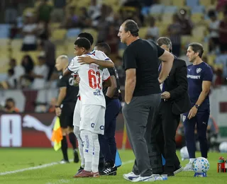 Joia da base ganha nova chance no Bahia após quatro meses