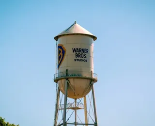 Justiça dos EUA congela fusão bilionária entre Paramount e Warner