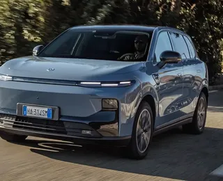 Leapmotor B10 Ultra-Híbrido estreia no Brasil com autonomia de 900 km
