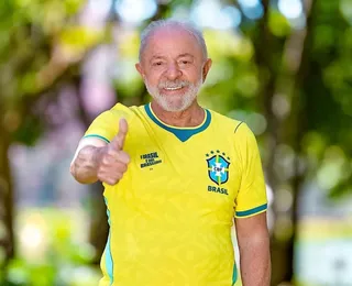 Lula desafia bolsonarismo e adota camisa amarela da Seleção Brasileira