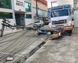 Mais de 350 mil clientes ficaram sem energia após acidentes com postes na Bahia