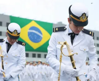Marinha é condenada por obrigar militar trans a usar trajes masculinos
