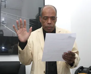 Médico assume vaga e toma posse como vereador em Salvador