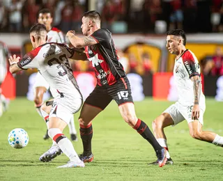 Meia do Athletico manda recado sobre soberba após goleada no Barradão