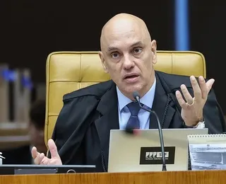 Moraes dá 48 horas para PGR se pronunciar sobre arma de Bolsonaro