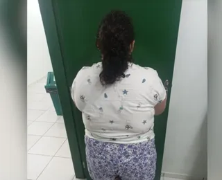 Mulher de 37 anos se passa por criança e é adotada por família