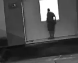 Mulher descobre que era observada por vizinho pela janela do condomínio na Bahia