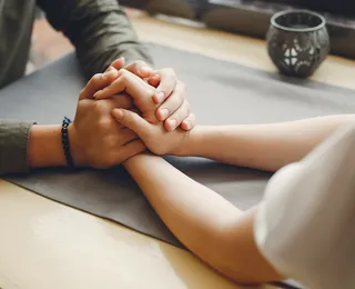 Mulheres da Geração Z preferem homens mais velhos; entenda
