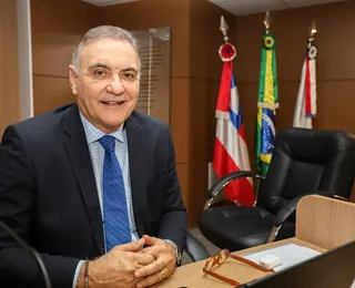 Nelson Pelegrino assume presidência do TCM