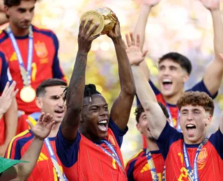 Nico Williams dedica Copa da Espanha a Neymar: "Isso também é por ele"