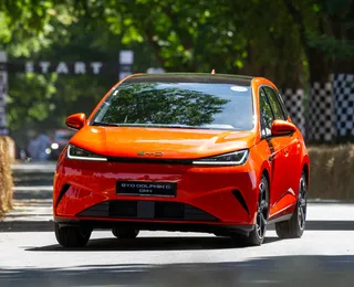 Nova geração do BYD Dolphin tem mais de mil km de autonomia; confira