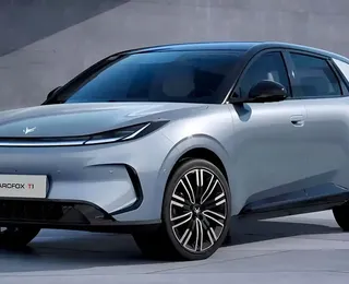 Novo elétrico BAIC Arcfox T1 chega ao Brasil com autonomia de 425 km