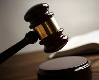 Pai é condenado a 15 anos de prisão após filho matar pessoas em escola