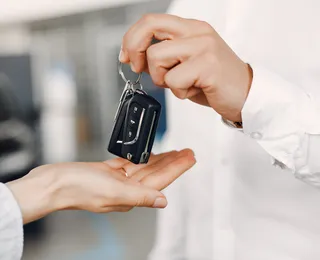 Papel-alumínio na chave do carro: entenda como truque funciona