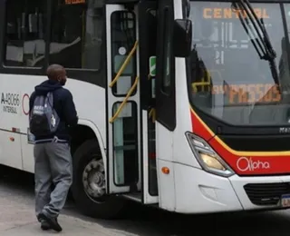Passageiros criam grupo no WhatsApp para driblar falta de ônibus