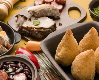 Pastel colorido, pipoca de camarão e +: 5 comidas inusitadas para provar em Salvador