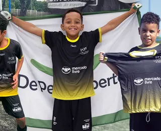 Pequenos baianos de projeto social se inspiram em craques da Seleção