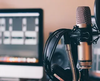 Podcast traduz a  política com a arte