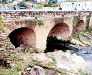 Ponte centenária em Lençóis sofre erosão e Iphan aciona prefeitura