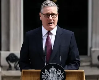 Premiê Keir Starmer renuncia após pressão do próprio partido