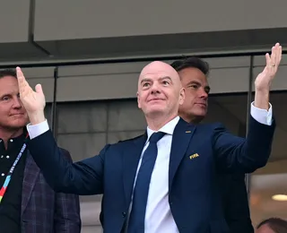 Presidente da FIFA ouve desabafo de técnico do Irã direto do vestiário