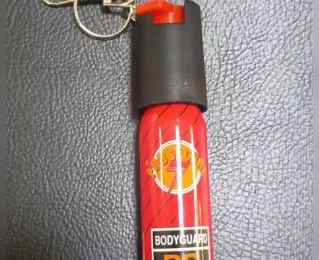 Professora e alunos passam mal após spray de pimenta ser acionado em escola